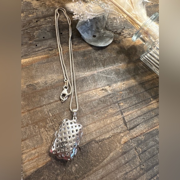 Vintage Sterling Silver Locket Pendant Necklace - Picture 2 of 7